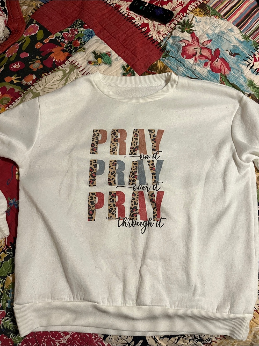 SHEIN White Crewneck Sweatshirt with Leopard-Print 'PRAY' Graphic
